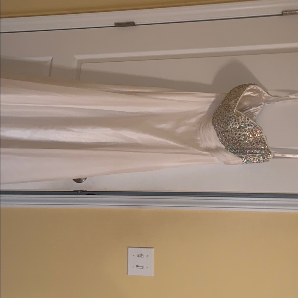 White dress with jewels